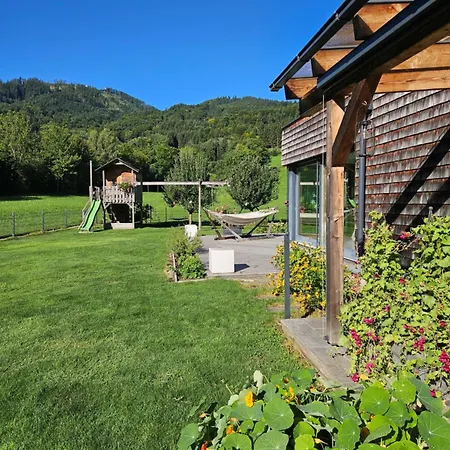Ferienhaus Gartentraum Mit Eigenem Badeplatz Am Irrsee